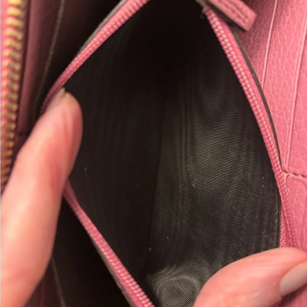 Gucci GG Soho Mauve Leather Zip Wallet with Tassel - Picture 10 of 16